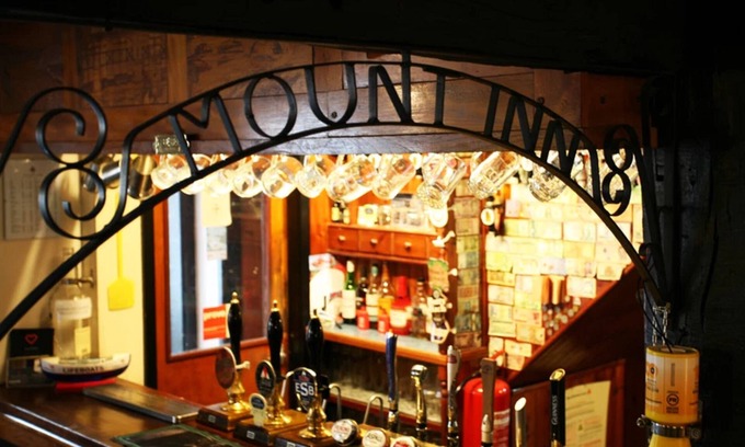 Llanidloes Hotel | The Mount Inn