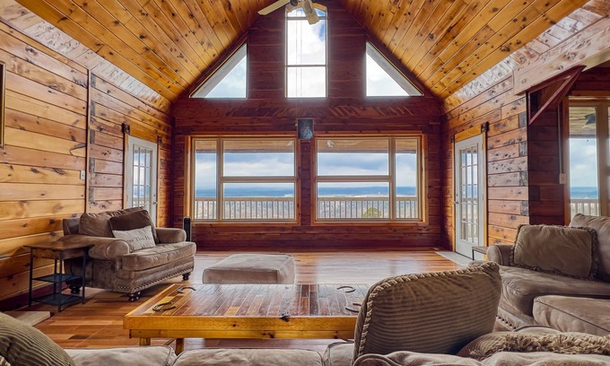 Heber Springs Cabin | The Mountain Crest Cabin