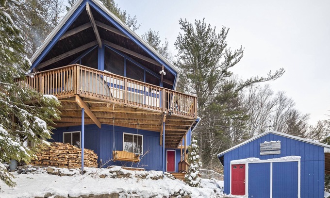 Gilford Ski Chalet | The MOUNTAIN VIEW CHALET @Gunstock @LakeWinni
