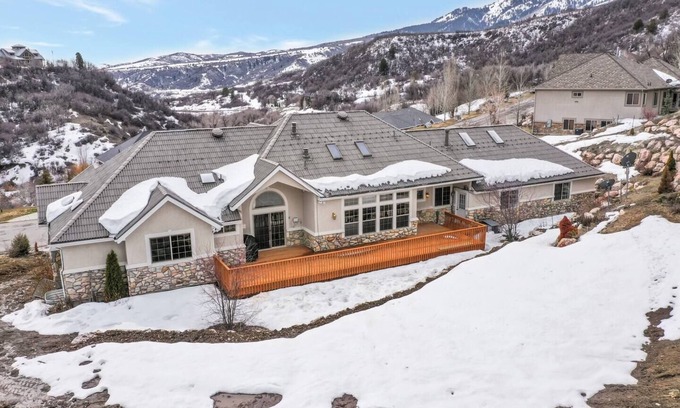 Mountain Green House | The Mountain Vista Estate