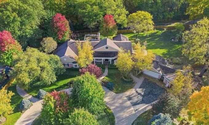 Rockford House | The Mulford Complex Private Estate with Pool & Hot Tub