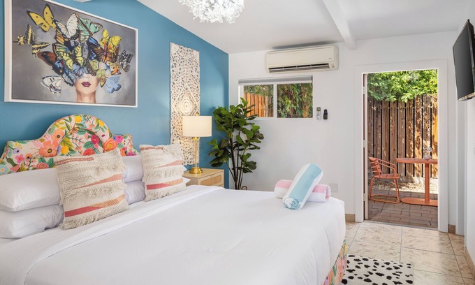 Warm Sands Hotel | The Muse Hotel | Palm Springs | Pool & Hot Tub | Suite 9