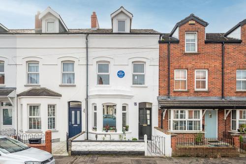 Belfast House | The Music and Poetry House