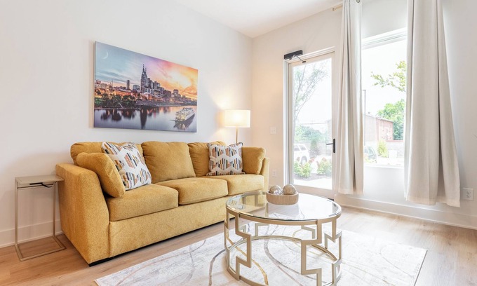 Northern Inglewood Condo | The Music City Gem - Condo Close to Shopping & Dining!