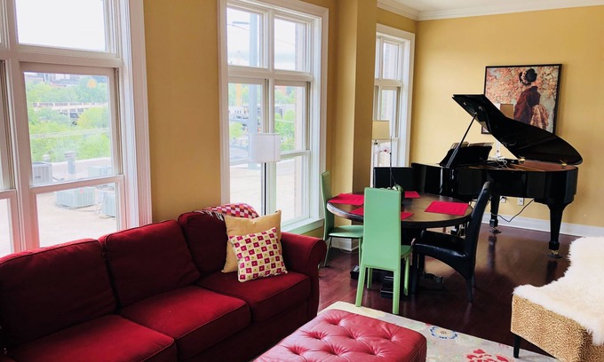 Fayetteville Condo | The Musicians Loft on Dickson Street | One block from UofA Campus!