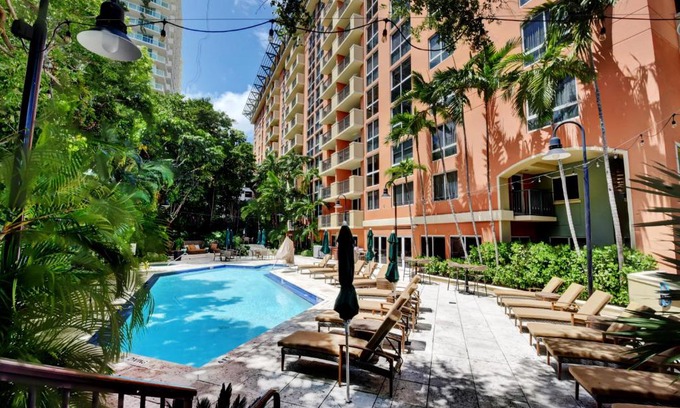 Coconut Grove Hotel | The Mutiny Luxury Suites Hotel