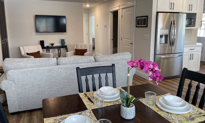 Bayshore - Klatt House | The Nanny Goat a Ranch home close to airport.