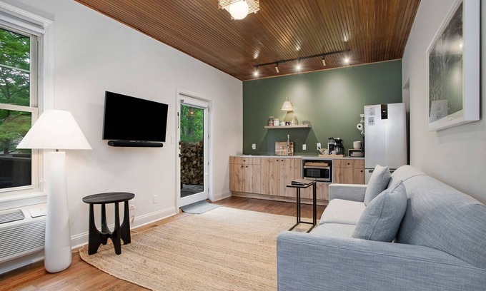 New Buffalo Apartment | The Neighborhood Hotel Grand Beach Suite 4 - One Bedroom