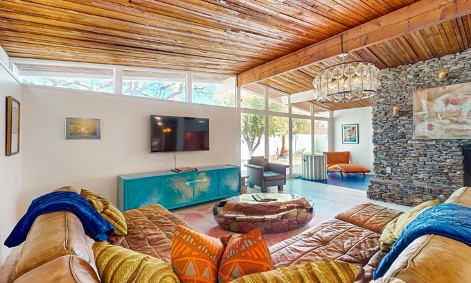 Paradise Valley Ranchos House | The Neon Cactus