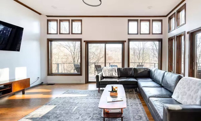 Jeffersonville House | The Nest At Swiss - Lakefront Luxury In The Catskills