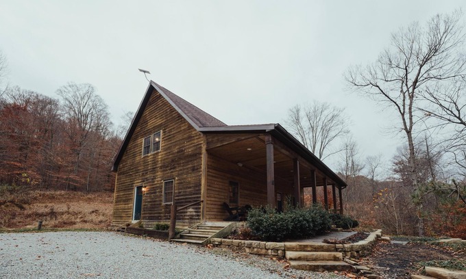 South Bloomingville Cabin | The Nest - The Nest at Pine Creek CabinsCamping Resort in Hocking Hills, just minutes from Hocking Hills State Park! A charming, cozy, pet-friendly cabin. A great gathering space also offering plenty of privacy. Book your nest among the trees!