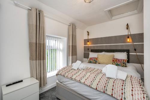 Margam Apartment | The New Lodge - Cottage - Tv in every bedroom!