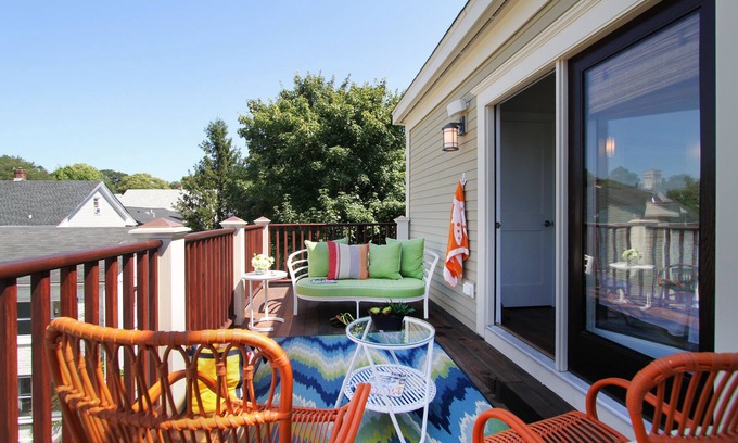 Yachting Village House | The Newport Lofts - 548 Thames Street
