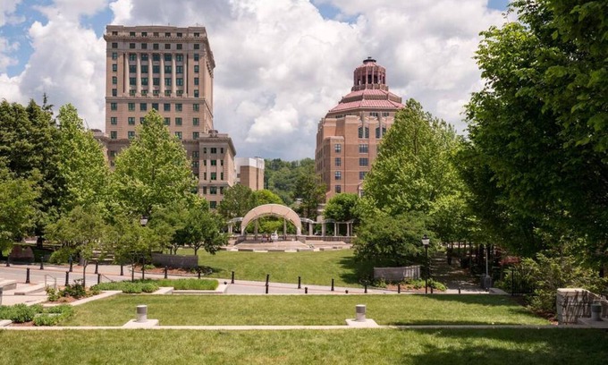 Downtown Asheville Apartment | The News Condo 202 on College St