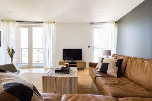 Nine Elms Apartment | The Nine Elms Lane Arms - Stunning & Bright 2BDR Flat