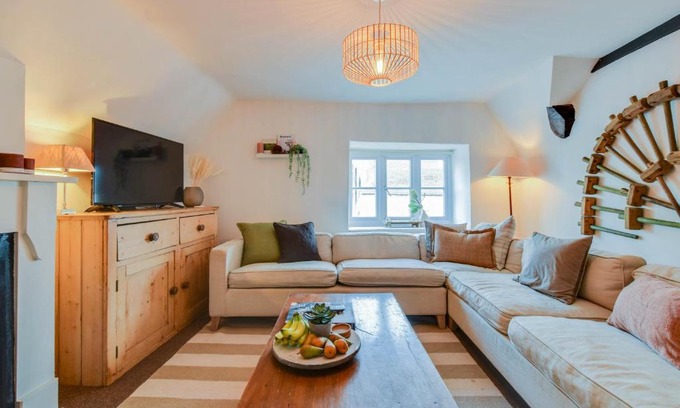 South Cerney Apartment | The Nook, Newly Available Relaxed 2 bed, Cotswolds