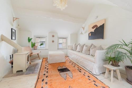 Frome House | The Nook - Stylish Homestay - Heart of Frome