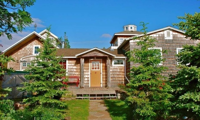Grand Marais Cabin | The North Shore Fisherman's Cabin- historic
