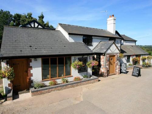 Ledbury Bed & Breakfast | The Oak Inn Staplow