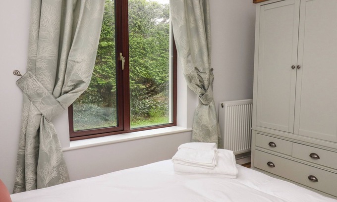 Saint Clears Cottage | The Oaks