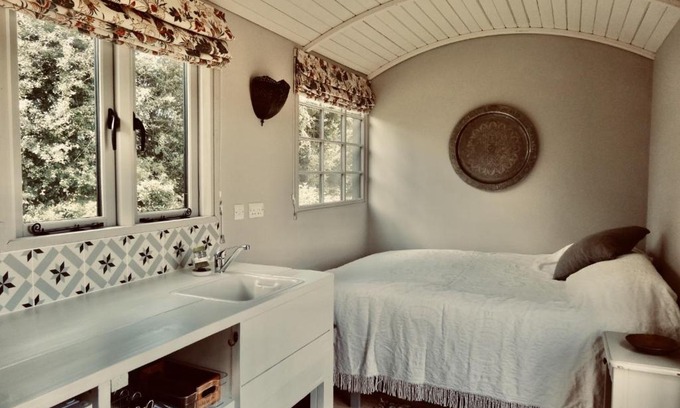 Colkirk Other | The Oaks Glamping - Jasper's Shepherds Hut