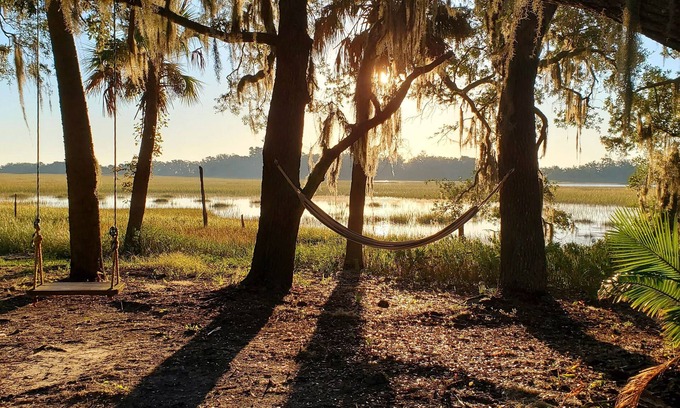 Saint Helena Island House | The Offbeat Oasis by the Marsh- State Park Pass Included🏖