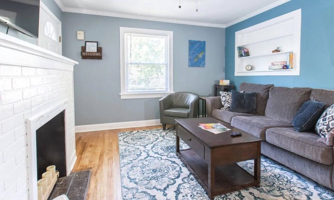 South Kansas City House | The Ohana House, King Bed, TV in Both Bedrooms MKCH6129
