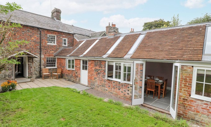 Avebury Cottage | THE OLD BAKEHOUSE, pet friendly, character holiday cottage in Avebury