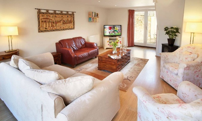 Kingham House | The Old Bakery (4) - sleeps 4 guests in 2 bedrooms