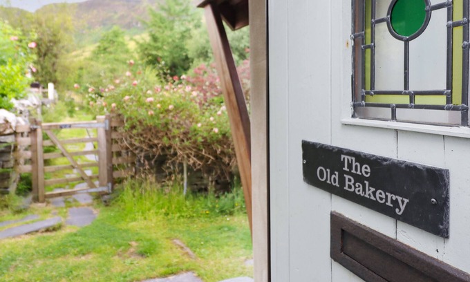 Manod House | THE OLD BAKERY, pet friendly, character holiday cottage in Penmachno