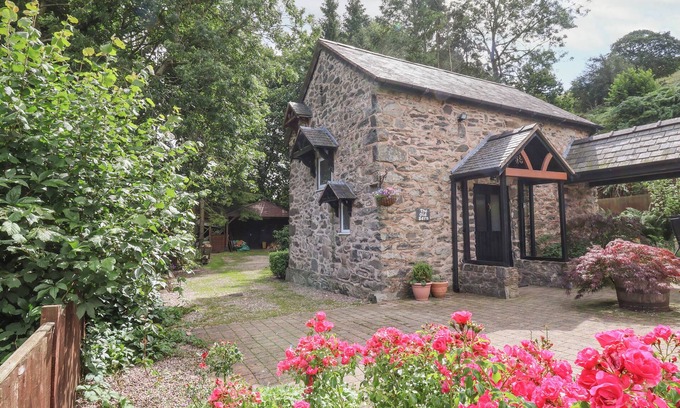 Llanferres Cottage | THE OLD BARN, pet friendly, with a garden in Ruthin