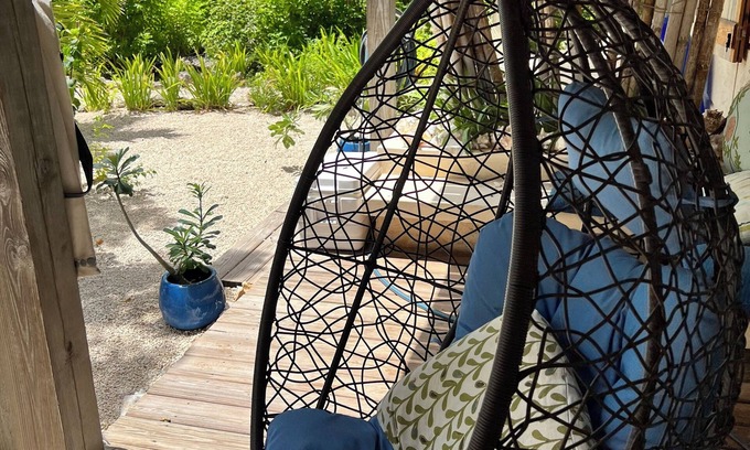 Providenciales Apartment | The Old Beach House.n2 bedroom, 2 bath, apartment, set in quiet neighbourhood.
