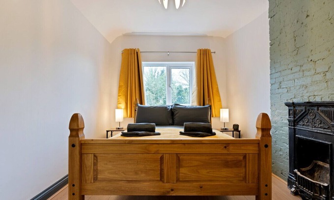 Uttoxeter House | The Old Brewery: Central Cottage