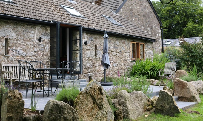 South Tawton Cottage | The Old Calf House - sleeps 2 guests in 1 bedroom