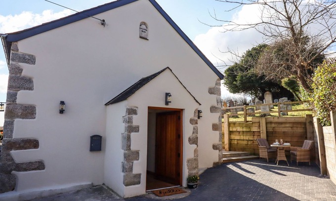 Ilsington Cottage | THE OLD CHAPEL, romantic, country holiday cottage in Ilsington