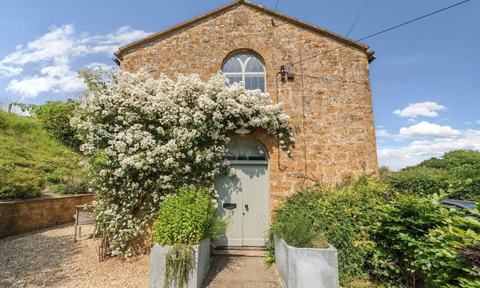 Stoke Abbott Cottage | The Old Chapel - sleeps 6 guests in 3 bedrooms