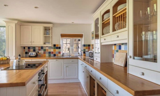 Beaminster Cottage | The Old Cheesehouse, Beaminster. Large, comfortable house in rural West Dorset.