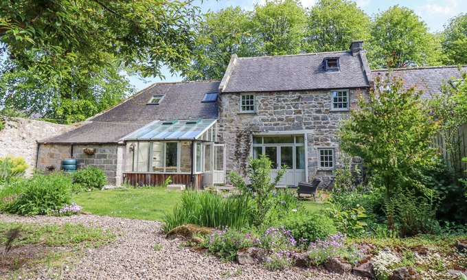 Eglingham Cottage | THE OLD COACH HOUSE, pet friendly, with open fire in Alnwick