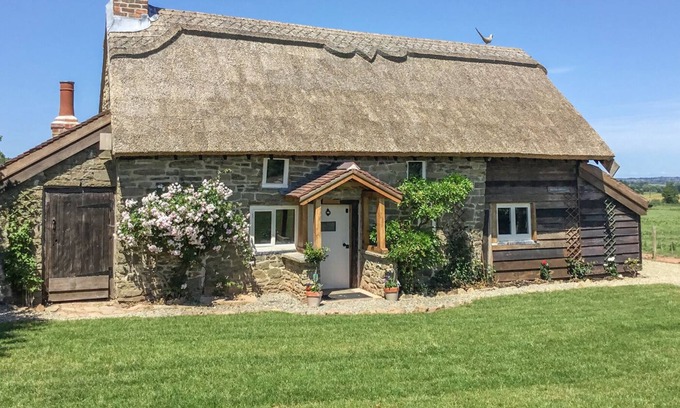 Ludwel Cottage | THE OLD COTTAGE, pet friendly, character holiday cottage in Ludlow