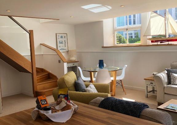 Mylor Churchtown Apartment | The Old English Rooms