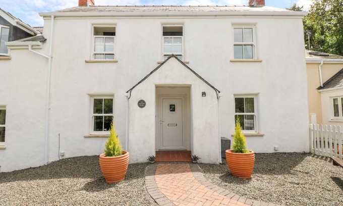 Tenby House | The Old Farm House