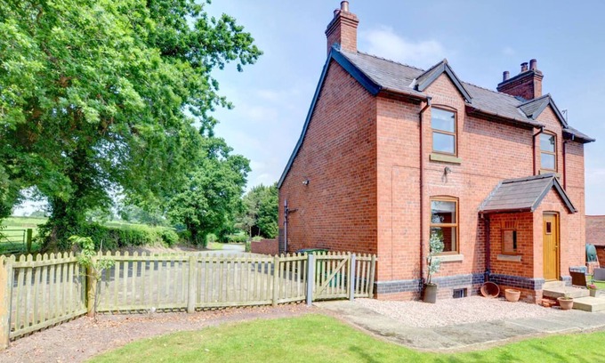 Acrefair House | The Old Farmhouse in the beautiful Ruabon