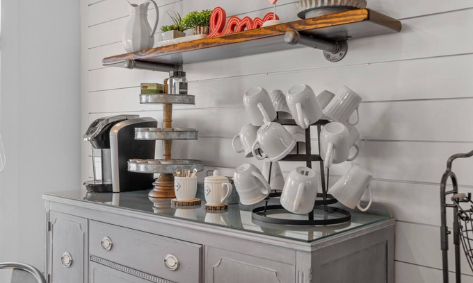Rineyville Other | The Old Farmhouse Inn is a charming 4-bedroom Farmhouse in Rineyville, Kentucky
