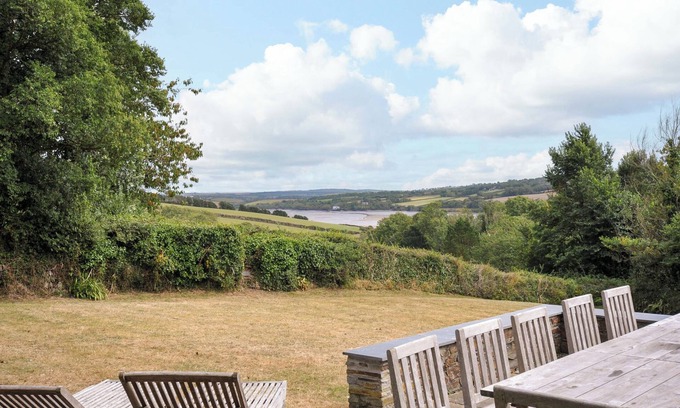 Wadebridge Cottage | THE OLD GRANARY, family friendly, with open fire in Rock