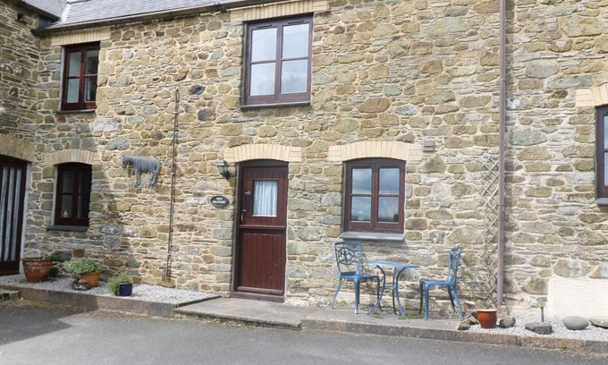 Launceston Cottage | THE OLD GRANARY, pet friendly, with a garden in Polyphant