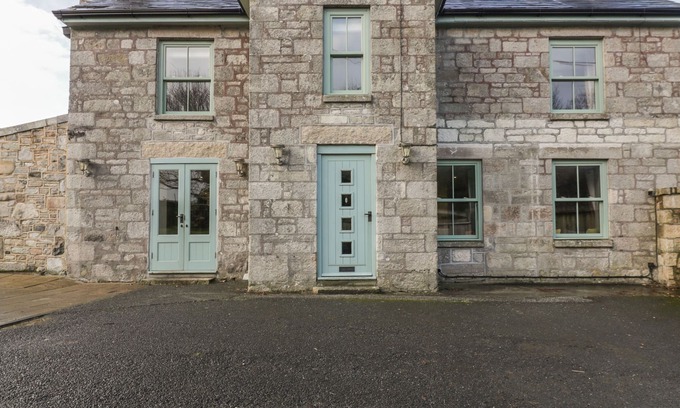 St. Stephen House | THE OLD KING'S ARMS, pet friendly, with open fire in St Stephen