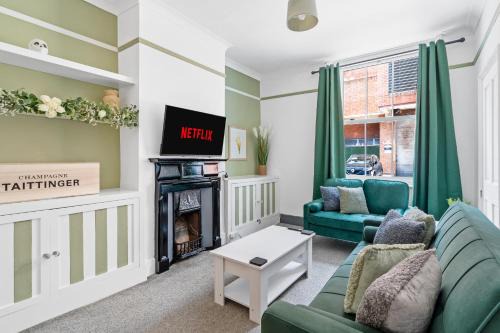 Worthing House | The Old Laundry - FREE Parking - Town Centre