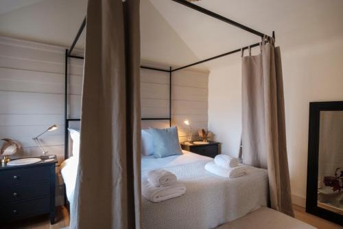 Burford House | The Old Livery - An Elegant Bolthole with EV Parking