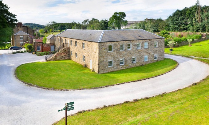 Alfreton Cottage | The Old Milking Parlour - 6 bedroom property with hot tub