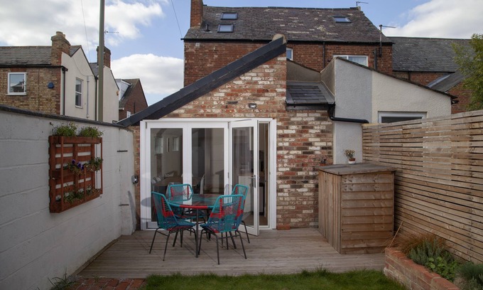 South Hinksey Cottage | The Old Post Office - Bright & Modern 4bdr Townhouse With Private Garden